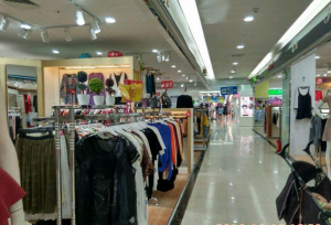 大康惠百貨服裝店商鋪?zhàn)廪D(zhuǎn) 西大東門對(duì)面旺鋪商機(jī)